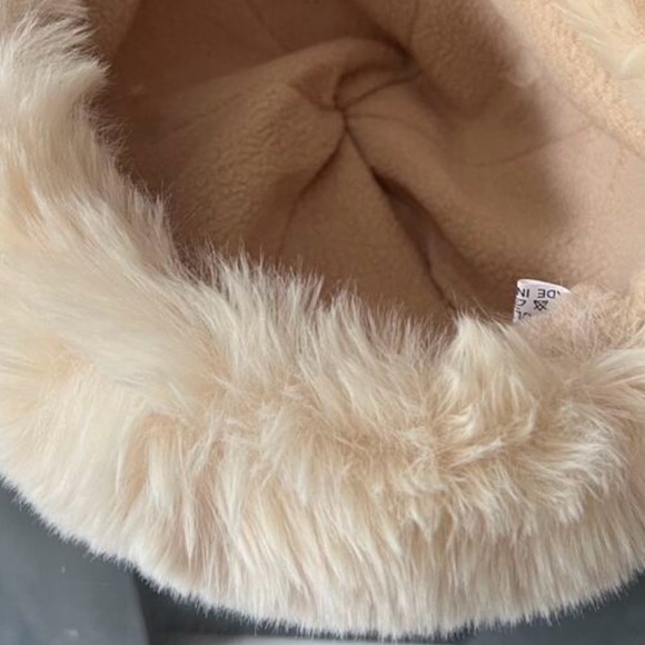 PLUSH RUSSIAN HAT - Picture 4 of 4